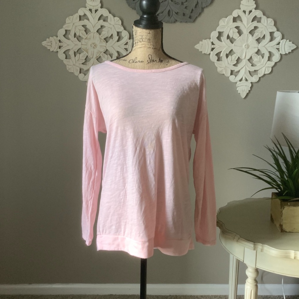 Pink athletic top 💕💗 - Picture 2 of 2